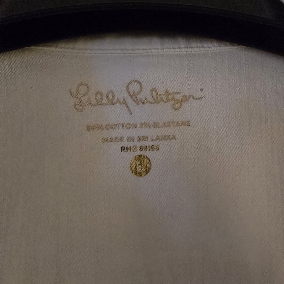 Gorgeous LILLY PULITZER Women's White Denim Jacket with Gold Buttons - Picture 4 of 9